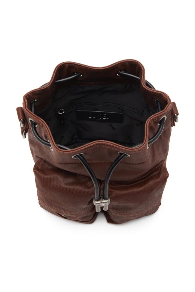 MULTI-PKTS BUCKET X SHOULDER BAG