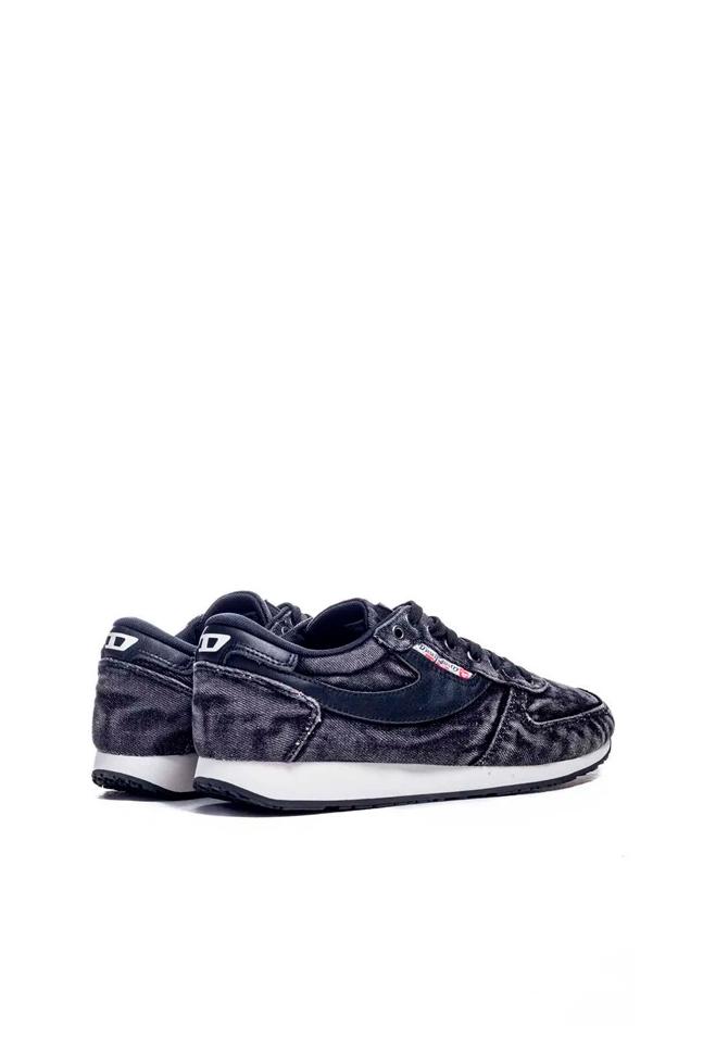 S-PASS ON SNEAKERS